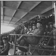 Finale de la coupe de football du CAA (corps d'armée d'Alger). Les autorités dans les tribunes.
