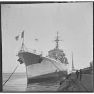 Alger. Le croiseur De Grasse (C610) à quai.