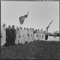 Ouargla. Echange d'étendard entre les compagnies méharistes de Mariksène et de Tinghert.
