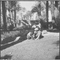 Taghit. Foyer agricole. Différents carrés de semences travaillés par les élèves sous la direction des militaires du contingent.