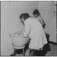 Colomb-Béchar. Centre professionnel. Cours de puériculture.