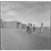 Taghit. Des enfants.