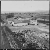 Aïn el Hadjar. Fabrique de papier.