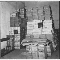 Aïn el Hadjar. Fabrique de papier. Stockage du papier.