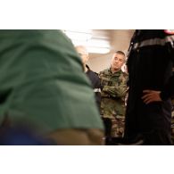 Le général Thierry Burckhard accompagné des représentants des organismes de défense français et internationaux visite l'hôpital du porte-hélicoptères amphibie (PHA) Tonnerre à Sète.