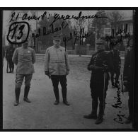 13 / 21 avril [1915]. Gerardmer. G[énér]al Dubail, g[énér]al Joffre, g[énér]al de Maud'huy, cap[itaine] Noinski. [légende d'origine]