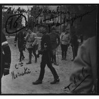 16 / 21 avril [1915]. Gerardmer. L[ieutenant] Col[onel] Gamelin, G[énér]al de Pouydraguin, C[apitai]ne Noinski. T.S.V.P. [légende d'origine]