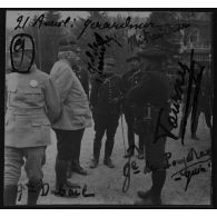 9 / 21 avril [1915]. Gerardmer. G[énér]al de Maud'huy, mitrailleur, g[énér]al Dubail, g[énér]al de Pouydraguin. Tournez. [légende d'origine]
