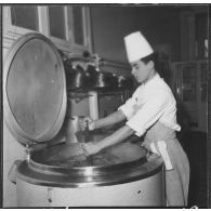 Ben-Aknoun. Ecole hôtelière. La soupe mijote pour ce soir.