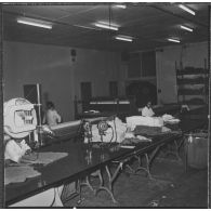 Relizane. Bonneterie d'Oued-Zina. Salle de découpage.