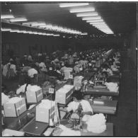 Relizane. Bonneterie d'Oued-Zina. La salle principale.