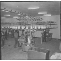 Relizane. Bonneterie d'Oued-Zina. Tricoteuses.