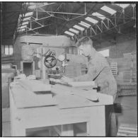 Sidi Chami. Menuiserie Lyon-Standard. Perceuse.