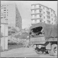 Bab el Oued. Fusillade sur le 2e bataillon du 73e régiment d'infanterie de marine (RIMa). Des soldats à leur poste.