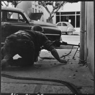 Bab el Oued. Fusillade sur le 2e bataillon du 73e régiment d'infanterie de marine (RIMa). Un soldat à son poste de tir.