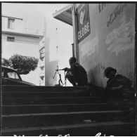 Bab el Oued. Fusillade sur le 2e bataillon du 73e régiment d'infanterie de marine (RIMa). Des soldats à leur poste de tir.