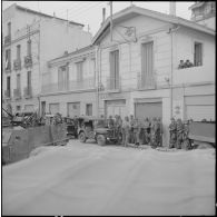 Bab el Oued. Fusillade sur le 2e bataillon du 73e régiment d'infanterie de marine (RIMa). Des soldats à leur poste.