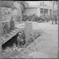 Bab el Oued. Fusillade sur le 2e bataillon du 73e régiment d'infanterie de marine (RIMa). Des soldats à leur poste.