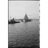 Le Gneisenau dans le port de Wilhelmshaven.