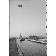 Le Gneisenau dans le port de Wilhelmshaven.