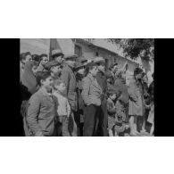 La campagne d'Italie : cérémonie alliée aux couleurs à Naples ; cérémonie franco-américaine à Sessa Aurunca ; cérémonie présidée par le général Giraud ; progression de goumiers en montagne.