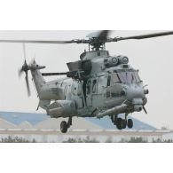 Caracal de l'armée de l'Air lors d'une démonstration dynamique à Mourmelon.