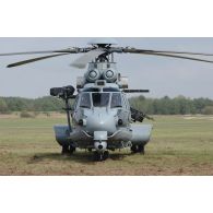 Caracal de l'armée de l'Air lors d'une démonstration dynamique à Mourmelon.