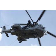 Caracal de l'armée de l'Air lors d'une démonstration dynamique à Mourmelon.