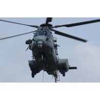 Caracal de l'armée de l'Air lors d'une démonstration dynamique à Mourmelon.