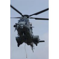 Caracal de l'armée de l'Air lors d'une démonstration dynamique à Mourmelon.