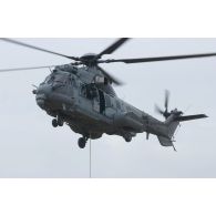 Caracal de l'armée de l'Air lors d'une démonstration dynamique à Mourmelon.