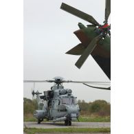 Caracal de l'armée de l'Air lors d'une démonstration dynamique à Mourmelon.