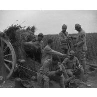 Premières lignes dans l'Oise. Dans la Somme, Abbeville. Compiègne et environs. Hôtel de ville d'Amiens, Doullens, Arras, Saint Venant. [Titres des rushes]