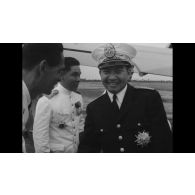 Arrivée du roi du Cambodge Norodom Sihanouk à l'aéoport de Phnom Penh et cérémonie au palais.