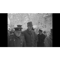 Revue des troupes par le général de Gaulle et Winston Churchill à Maiche (Doubs).