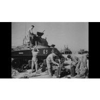 Entraînement de forces françaises sur du matériel américain.