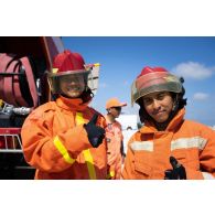 Portrait de pompiers malaisiens à Marakah, au Sud-Liban.