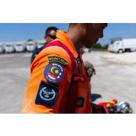 Détail de l'écusson des forces armées malaisiennes sur le treillis d'un pompier à Marakah, au Sud-Liban.