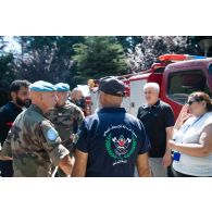 L'équipe de coopération civilo-militaire (CIMIC) échange avec les sapeurs-pompiers de Bani Haiyyan, au Sud-Liban.