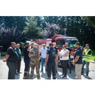 L'équipe de coopération civilo-militaire (CIMIC) échange avec les sapeurs-pompiers de Bani Haiyyan, au Sud-Liban.