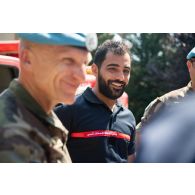 L'équipe de coopération civilo-militaire (CIMIC) échange avec les sapeurs-pompiers de Bani Haiyyan, au Sud-Liban.