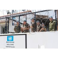 Le colonel Christophe Maurin du 1er régiment de spahis (RS) et ses adjoints accompagnent le général espagnol Aroldo Lazaro Saenz pour la visite du camp de Deir Kifa, au Sud-Liban.