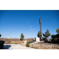 Traces de départ de roquettes tirées depuis une zone proche d'un camp de l'armée libanaise à Marjayoun, au Sud-Liban.