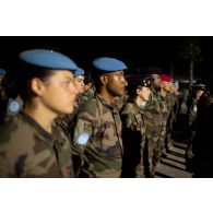 Rassemblement des casques bleus pour une cérémonie à Deir Kifa, au Sud-Liban.