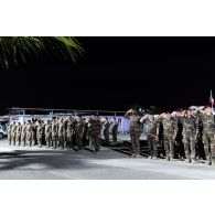 Rassemblement des casques bleus pour une cérémonie à Deir Kifa, au Sud-Liban.