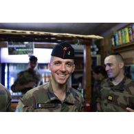 Portrait du lieutenant Guillaume, chef se la section sol-air très courte portée du 3e régiment d'artillerie de marine (RAMa) en zone vie du camp de Deir Kifa, au Sud-Liban.