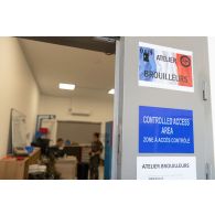 Entrée de l'atelier brouilleurs sur le camp de Dei Kiffa, au Sud-Liban.