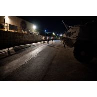 Des casques bleus participent à une course en relais autour du camp de Deir Kifa, au Sud-Liban.