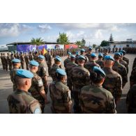 Rassemblement des casques bleus pour une cérémonie à Deir Kifa, au Sud-Liban.