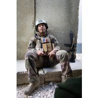 Portrait d'un soldat lors d'une alerte à Deir Kifa, au Sud-Liban.